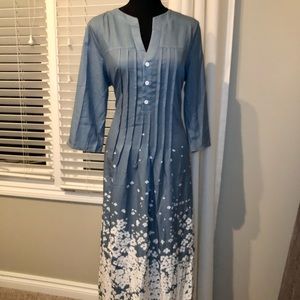Sky Blue/ White Floral Printed Ombré V-Neck Short Sleeve Pleated MIDI Dress. NWT
